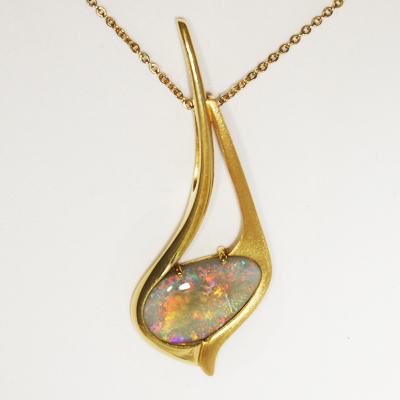 CUSTOM MADE 18k Yellow Gold Pendant with SEMI BLACK OPAL From candy red to ultra violet, top quality. SEE VIDEO
